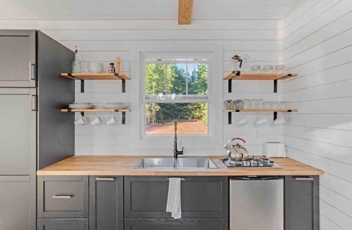 Gaspereaux Cabin | Sunset Off-grid Oyster Creek Cabin