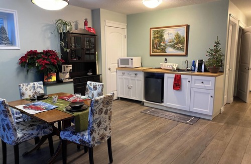 Cochrane Bed & Breakfast | Sunset Suite - private walkout, free breakfast, luxury airjet tub, dog friendly!