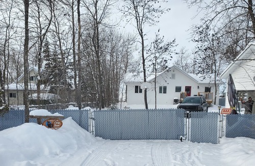 Beaconia Cottage | sunset views, private beach, hiking, ice fishing, marina, harbour, bbq, fire pit