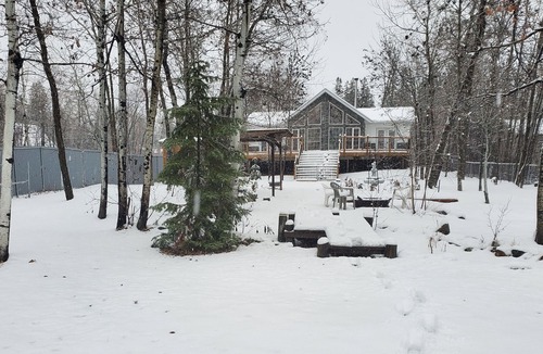Beaconia Cottage | sunset views, private beach, hiking, ice fishing, marina, harbour, bbq, fire pit