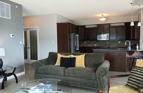 Kelowna Central Business District Condo | Sunset Waterfont Resort 12. Luxury Lakeside, stunning 3 bed/2bath Kelowna Condo.
