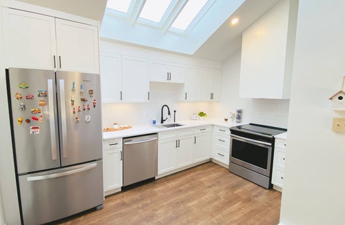 Kincardine House | Sunshine Beach House (3min to Beach) - Good Times Guaranteed