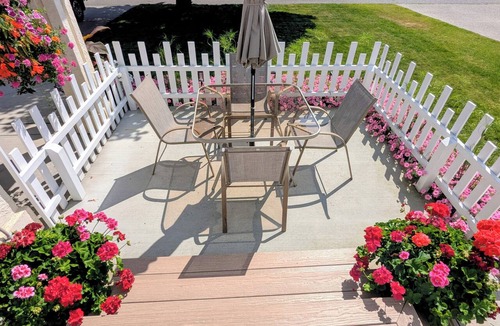 South Pandosy Apartment | Sunshine Suite, walk to beach.