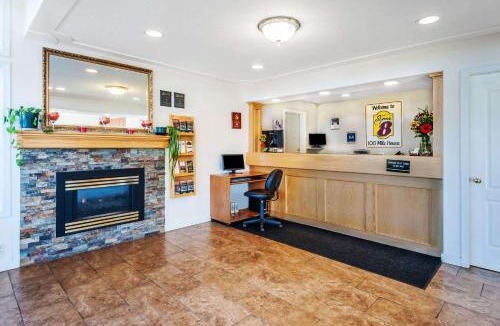 100 Mile House Hotel | Super 8 by Wyndham 100 Mile House