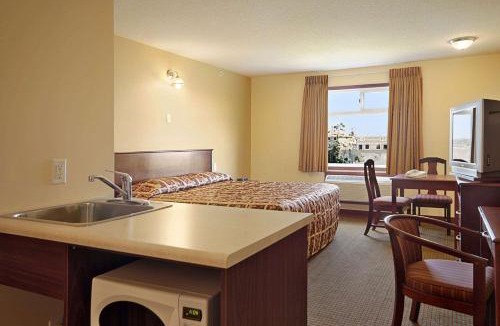 Fort Saskatchewan Hotel | Super 8 by Wyndham Fort Saskatchewan