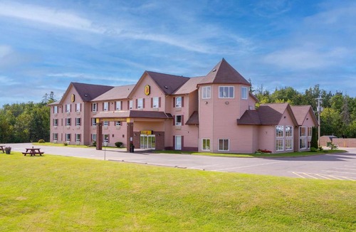 Amherst Hotel | Super 8 by Wyndham Amherst NS