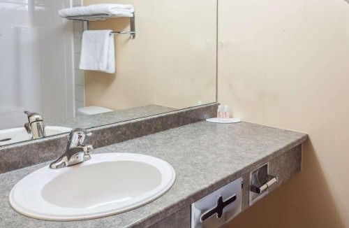 Amherst Hotel | Super 8 by Wyndham Amherst NS