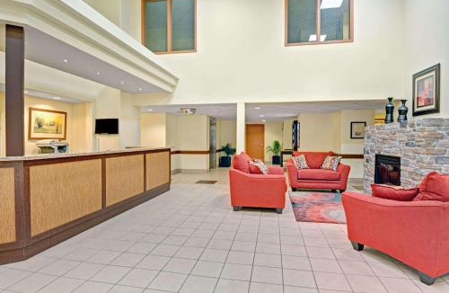 Barrie Hotel | Super 8 by Wyndham Barrie South