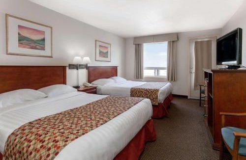 Caraquet Hotel | Super 8 by Wyndham Caraquet