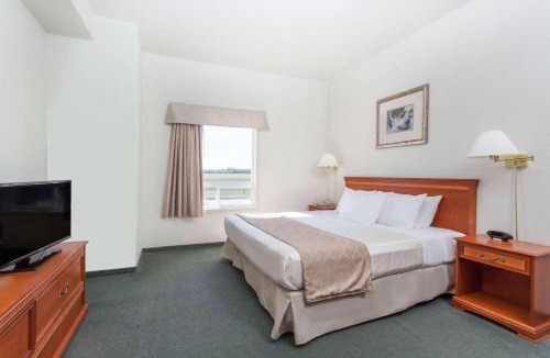 Dauphin Hotel | Super 8 by Wyndham Dauphin