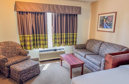 High River Hotel | Super 8 by Wyndham High River AB