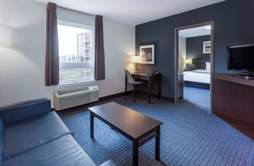 Lachenaie Hotel | Super 8 by Wyndham Lachenaie/Terrebonne