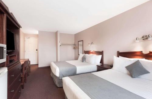 Winfield Hotel | Super 8 by Wyndham Lake Country/Winfield Area