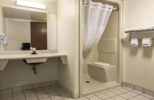 North Bay Hotel | Super 8 by Wyndham North Bay