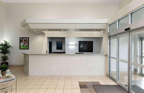Bellefeuille Hotel | Super 8 by Wyndham St-Jerome