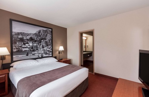 Terra Nova Hotel | Super 8 by Wyndham St Johns