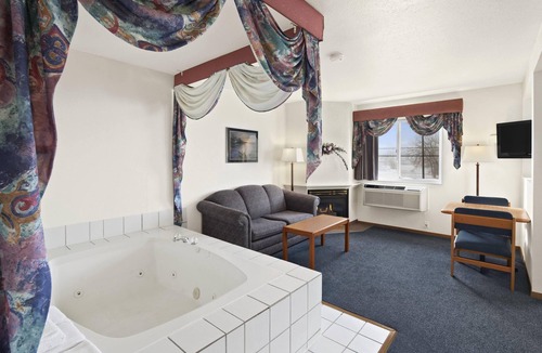 Swift Current Hotel | Super 8 by Wyndham Swift Current