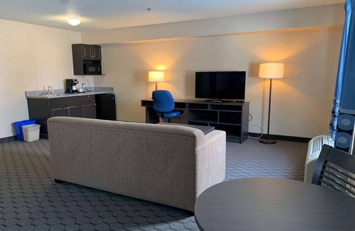 Swan River Hotel | Super 8 by Wyndham Swan River MB