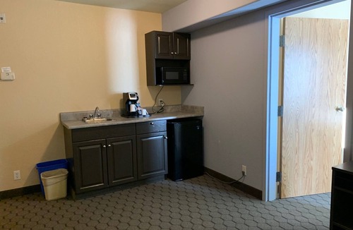 Swan River Hotel | Super 8 by Wyndham Swan River MB
