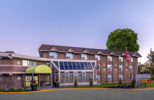Scarborough Hotel | Super 8 by Wyndham Toronto East ON