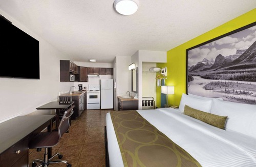 Fort McMurray Hotel | Super 8 Fort McMurray