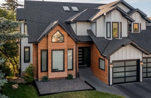Southeast Calgary House | Super Fun House w/Great Location. Perfect for Large Families.