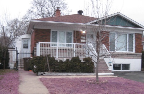 Laval House | Superb house on 2 comfortable floors - near wall mart & merto