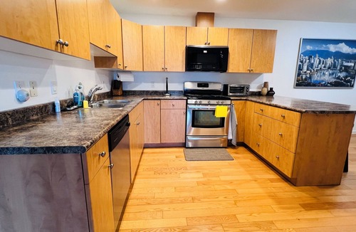 Halfmoon Bay House | Supernatural Waterfront Garden Suite - Spacious 2BR 1Bath fully equipped