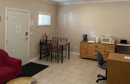 Delta Bed & Breakfast | SuperSuite! 2 BR, Free Parking & Great Location