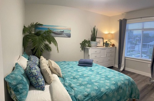 South Central House | SUPREME LOCATION, Right Downtown Walk to Beaches & Restaurants. Tranquil Patio