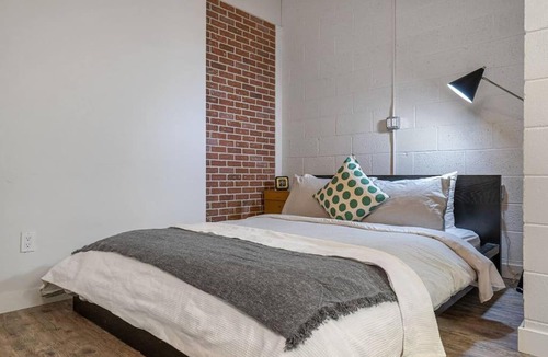 Sylvan Lake Apartment | Surf Shack l Sleeps 4 l Games l Kitchen I Roku