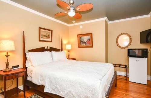 Queensland Hotel | Surfside Inn