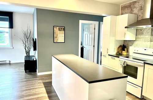 Sutton Condo | SUTTON - CONDO IN THE HEART OF THE VILLAGE