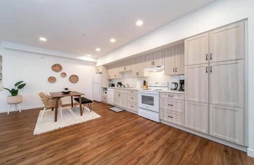 North Central Edmonton Condo | Sweet Bali Sanctuary-2bdrm-UG Parking-5 min to DTN