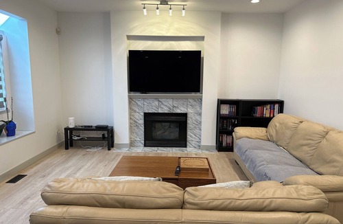 Fraserview House | Sweet Room In Vancouver