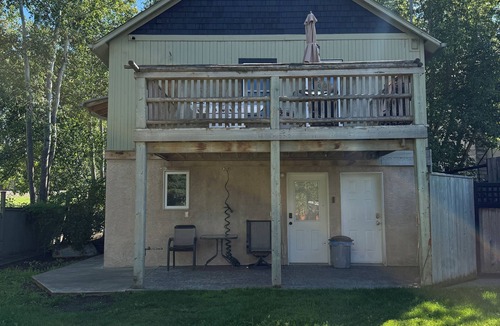 Sylvan Lake Cottage | Sylvan Lake - 2 Bedroom Walk-Out Suite - sleeps 4