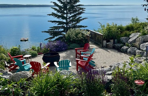Markerville House | Sylvan Lake - Lake front executive home with lake access and private dock.