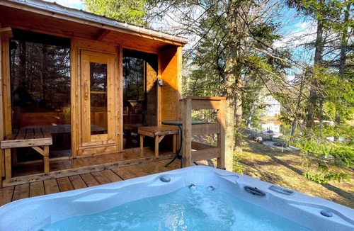 Washago Cottage | "Take It Easy" cottage w/Hot Tub & Finnish Sauna