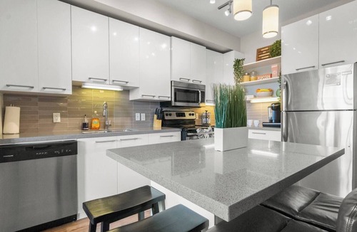 Whyte ave Apartment | Taylor - Heart of Old Strathcona! BBQ