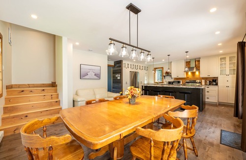 Sainte-Agathe-des-Monts Ski Chalet | tCOZY COTTAGE - MOUNTAIN VIEW - HEATED POOL - Long term stays only