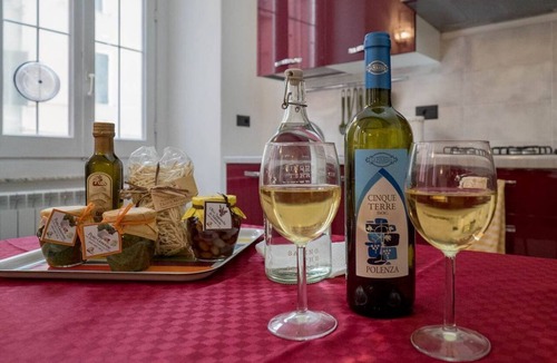 Vernazza Apartment | Tedea Apartment with Ac