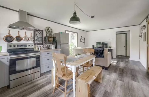 Saint-Raymond Cottage | The 1837: Your cozy, pet-friendly escape in the heart of nature