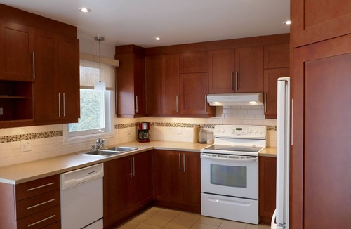 Saint-Eustache House | The 4-bedroom confo bungalow, close to all amenities