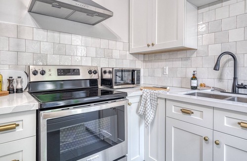 Central Hamilton Apartment | The Alcove- Hamilton's Hidden Gem 💎
