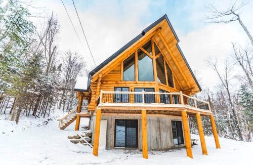 Saint-Philemon Ski Chalet | The ANIMAL - PARTY TIME - POOL SPA AND MOUNTAIN