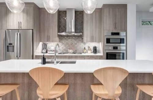 Richmond House | “The Anna" Upscale 4 Bedroom Home in Desirable Marda Loop
