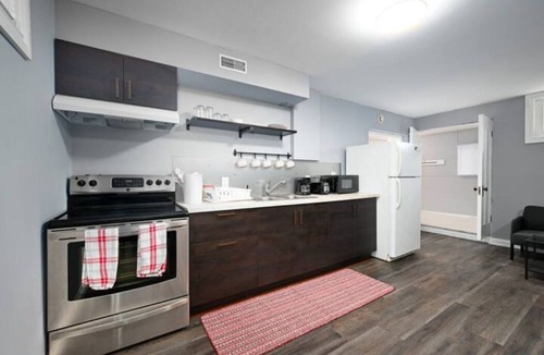 Brantford House | The Annex ; a cosy 3 bedroom abode