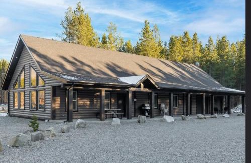 Valemount House | The Antler Ridge Cabin