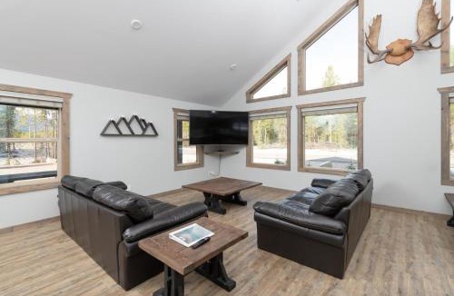 Valemount House | The Antler Ridge Cabin