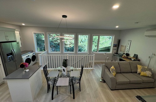 North Saanich House | The Arbutus Loft- 2 bed suite in new home walk to beach & Golf
